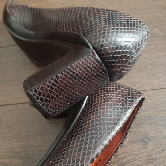 Vintage BcbgMaxazria Snake Leather Shoes - Picture 5 of 12